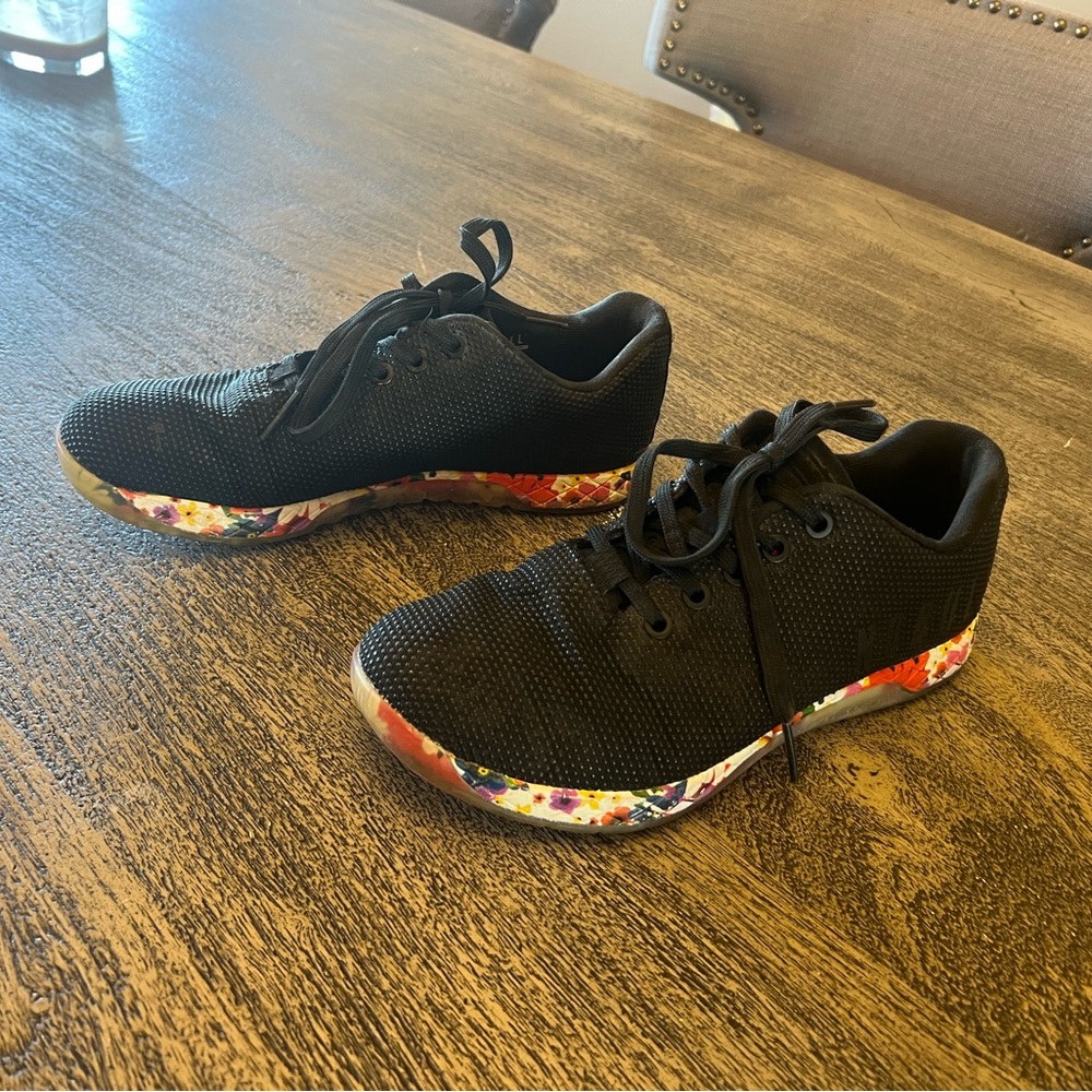 No bull trainers. Black with floral pattern on soles. Used- see pics